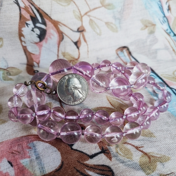 Lavender Lilac Long Lucite Knotted Graduated Round Beaded Vintage Necklace EUC - Picture 6 of 11